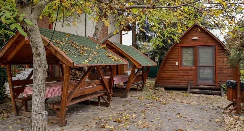 Apartman pro 3 os. s 1 ložnicí s výhledem do zahrady na přízemí - Tündérkert Apartman Debrecen, foto 1