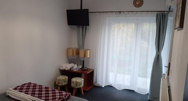 Pokoj s balkónem s manželskou postelí - Pensiunea Salcia Tășnad, foto 1