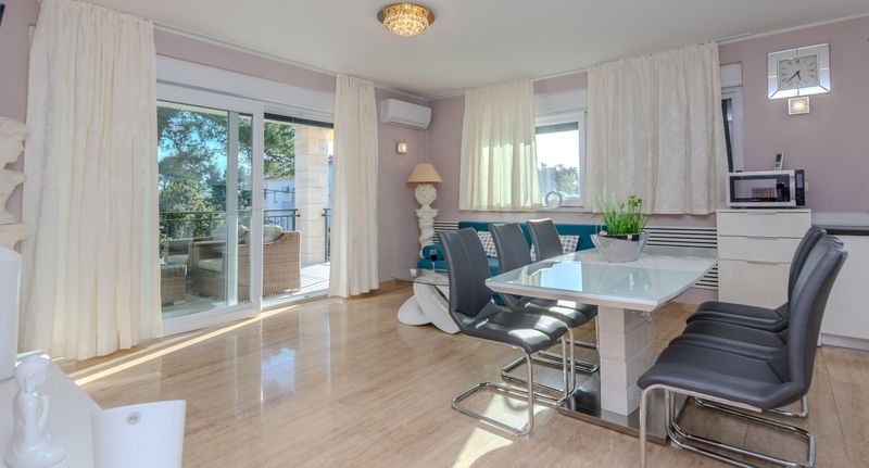 Apartman s klimatizací s terasou pro 6 os. se 2 ložnicemi A-18519-a - Apartments With Parking Space Vir - 18519, foto 1