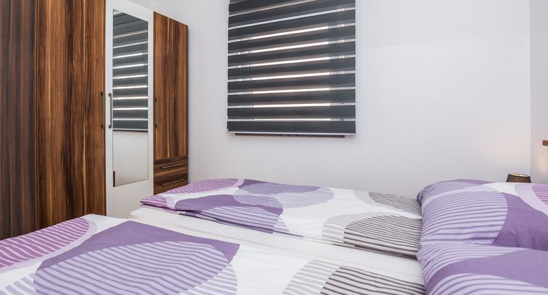 Apartman s klimatizací s balkónem pro 4 os. s 1 ložnicí A-18540-d - Apartments With Parking Space Vir - 18540, foto 1