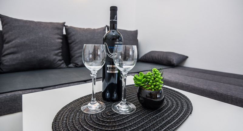 Apartman s klimatizací s balkónem pro 4 os. s 1 ložnicí A-18540-e - Apartments With Parking Space Vir - 18540, foto 1