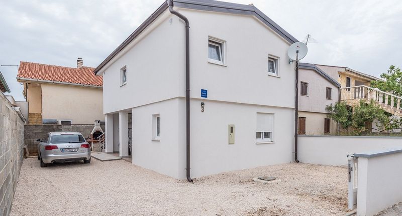 Apartman s klimatizací s terasou pro 4 os. se 2 ložnicemi A-18560-a - Apartments With Parking Space Vir - 18560, foto 1