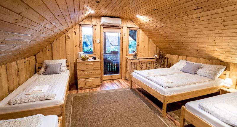 Apartman pro 4 os. s 1 ložnicí s výhledem do zahrady na poschodí - Tündérkert Apartman Debrecen, foto 1