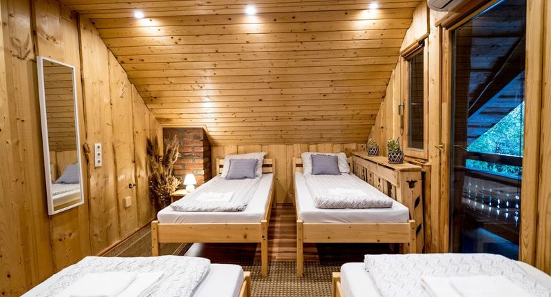 Apartman pro 4 os. s 1 ložnicí na straně bazénu na poschodí - Tündérkert Apartman Debrecen, foto 1