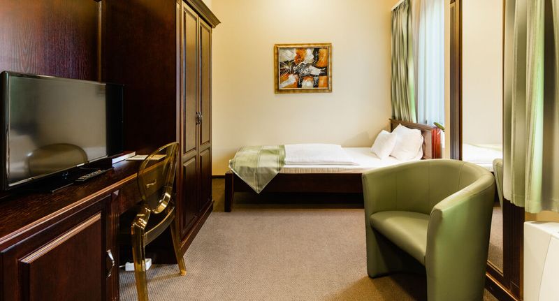 Pokoj pro 1 os. s výhledem do dvora na poschodí - Hotel Vécsecity Hernádvécse, foto 1