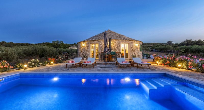 Rekreační dům (jako celek) pro 6 os. - House Villa Getaway Mirca, foto 1