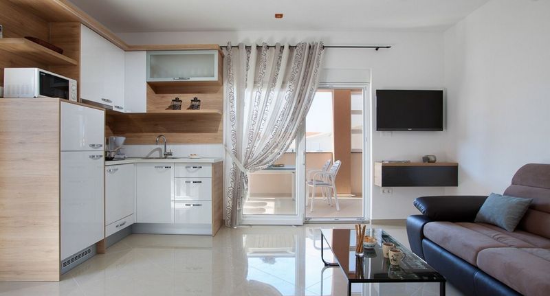 Family Apartman pro 4 os. se 2 ložnicemi s částečným výhledem na moře - Apartments Vista Vir, foto 1