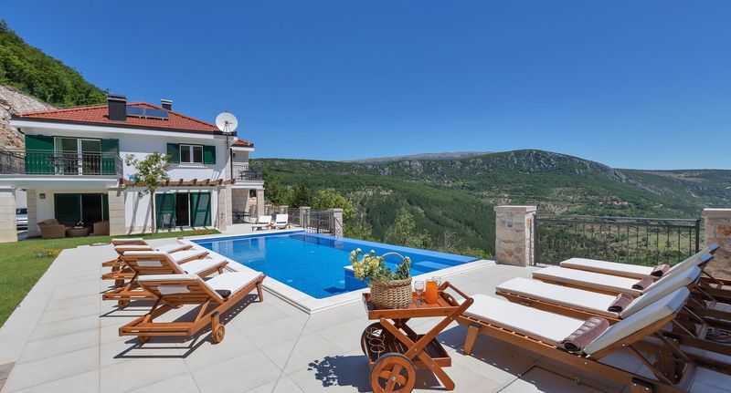 Apartman s klimatizací s terasou pro 10 os. s 5 ložnicemi K-18483 - Luxury Villa With A Swimming Pool Studenci, Zagora - 18483 Studenci, foto 1