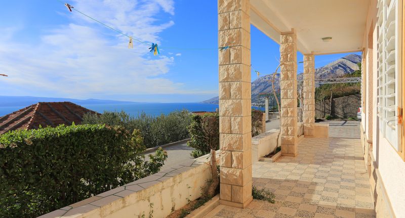 Apartman s klimatizací s terasou pro 6 os. se 3 ložnicemi A-18495-b - Apartments With Parking Space Brela, Makarska - 18495 Brela, foto 1