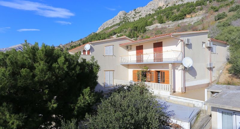 Apartman s klimatizací s balkónem pro 4 os. se 2 ložnicemi A-18495-c - Apartments With Parking Space Brela, Makarska - 18495 Brela, foto 1
