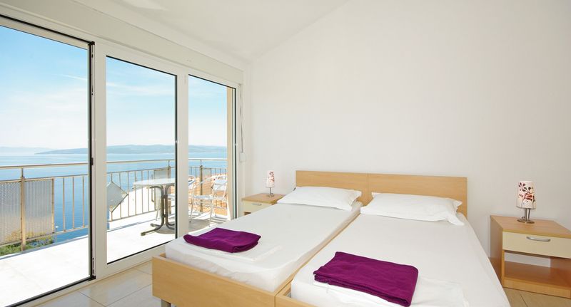 Apartman s klimatizací s balkónem pro 5 os. se 3 ložnicemi A-18911-b - Apartments With Parking Space Krvavica, Makarska - 18911 Krvavica, foto 1