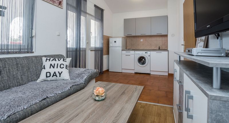 Apartman s klimatizací s terasou pro 4 os. se 2 ložnicemi A-19466-a - Apartments With Parking Space Vir - 19466, foto 1