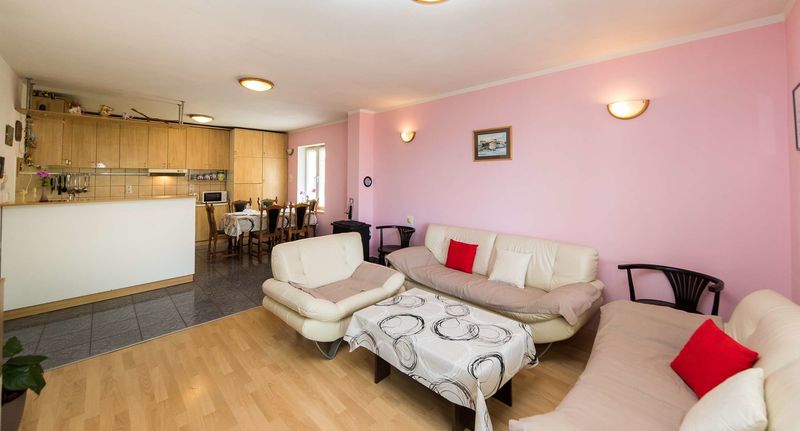 Apartman pro 7 os. se 4 ložnicemi - Apartment Malt Grižane, foto 1