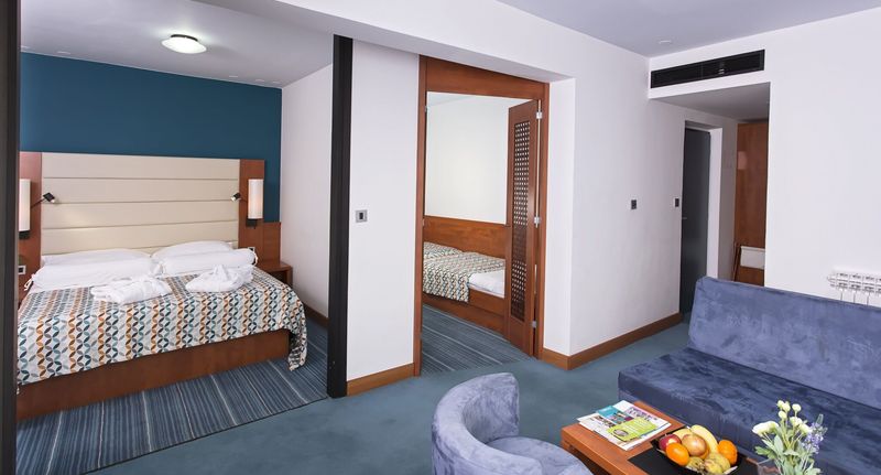 Suita pro 3 os. se 2 ložnicemi s výhledem na moře na poschodí (s možností přistýlky) - Hotel Kornati Biograd na Moru, foto 1