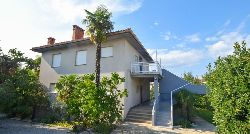 Apartman s klimatizací s terasou pro 4 os. se 2 ložnicemi A-19392-a - Apartments By The Sea Malinska, Krk - 19392 Malinska, foto 1