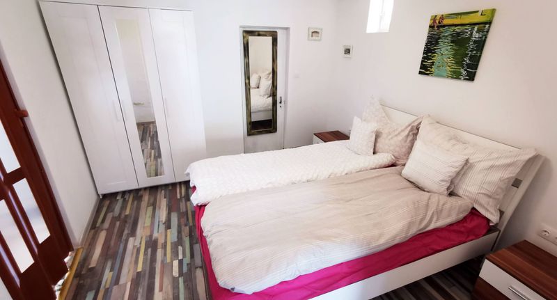 Apartman se zahradou pro 4 os. se 2 ložnicemi přízemní - pRezident Ház Rezi, foto 1