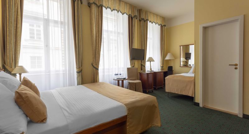Pokoj se sprchou s manželskou postelí (s možností přistýlky) - Hotel William Praha, foto 1