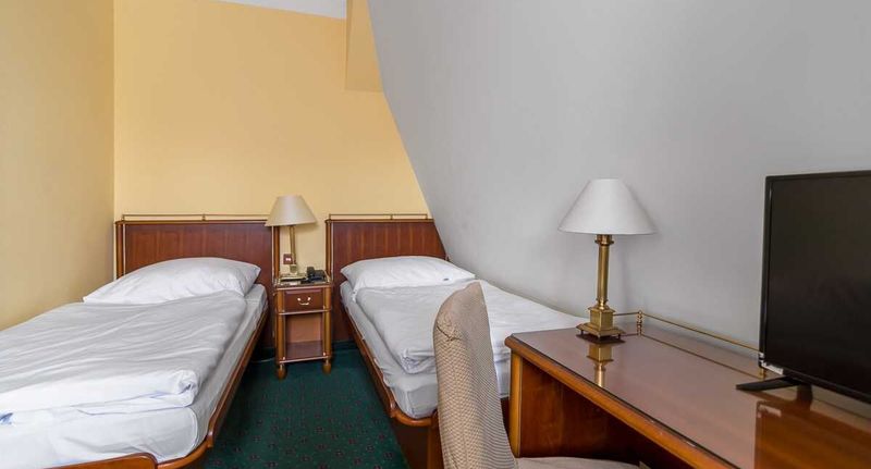 Pokoj se sprchou pro 3 os. - Hotel William Praha, foto 1