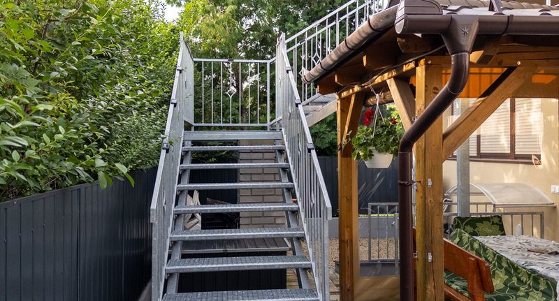 Apartman pro 4 os. se 2 ložnicemi s výhledem do dvora v podkroví (s možností přistýlky) - Silver Zsóry Apartman Mezőkövesd, foto 1