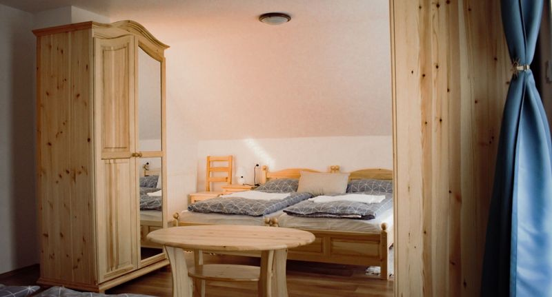 Pokoj pro 4 os. s panoramou v podkroví - Ötösfogat Vendégház Szilvásvárad, foto 1