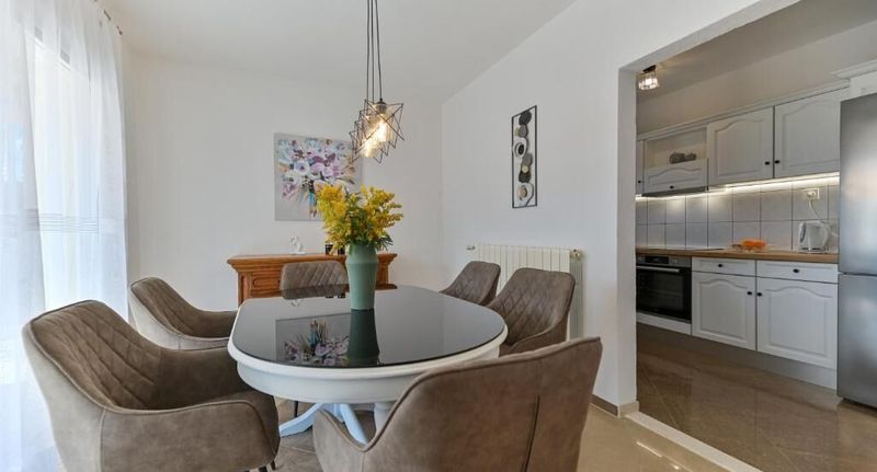 "B" Apartman pro 7 os. se 3 ložnicemi - Apartmani Kapetan Trogir, foto 1