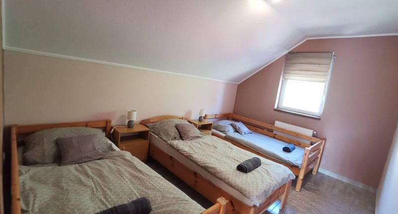 Chata (jako celek) pro 10 os. (s možností přistýlky) - Garden Vendégház Velence, foto 1