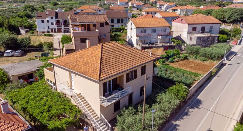 Pokoj s terasou s manželskou postelí S-4028-a - Apartments And Rooms With Parking Space Jelsa, Hvar - 4028 Jelsa, foto 1