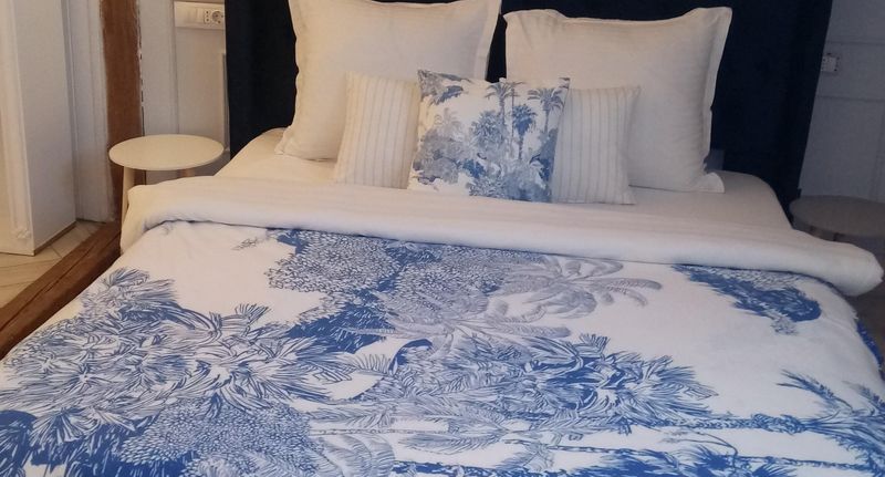 Pokoj s vanou s manželskou postelí na poschodí - Victory Sea House Constanța, foto 1