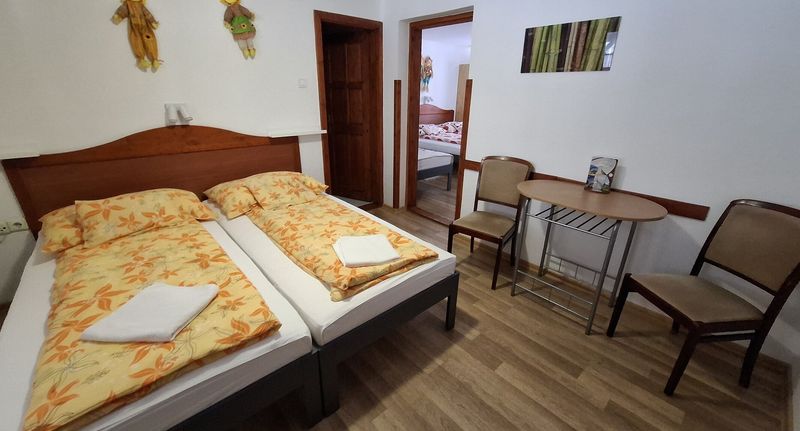 Standard Apartman pro 5 os. se 2 ložnicemi na poschodí - Kiskastély Fogadó-Étterem Füzesgyarmat, foto 1