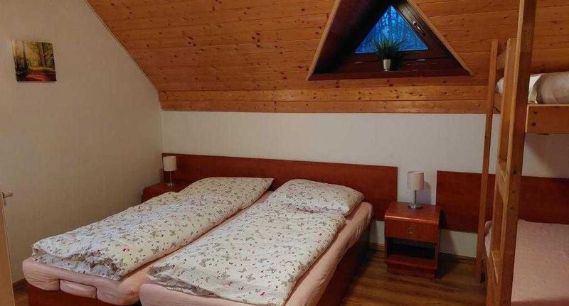 Apartman se sprchou s privátní koupelnou mimo apartmán pro 6 os. - Chata Salma Jeseníky Dolní Moravice, foto 9