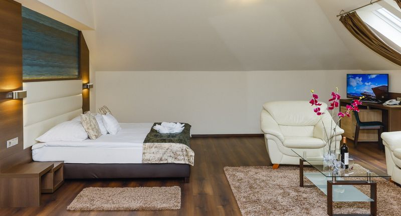 Superior Suita pro 2 os. s 1 ložnicí v podkroví (s možností přistýlky) - Hotel Villa Völgy Eger, foto 1