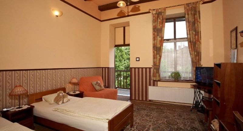 Pokoj s koupelnou s manželskou postelí s výhledem do zahrady - Globtroter Guest House Kraków, foto 1