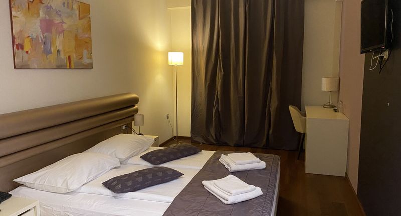 Pokoj bezbariérový s manželskou postelí na poschodí - Hotel Korkyra Vela Luka Korčula, foto 1