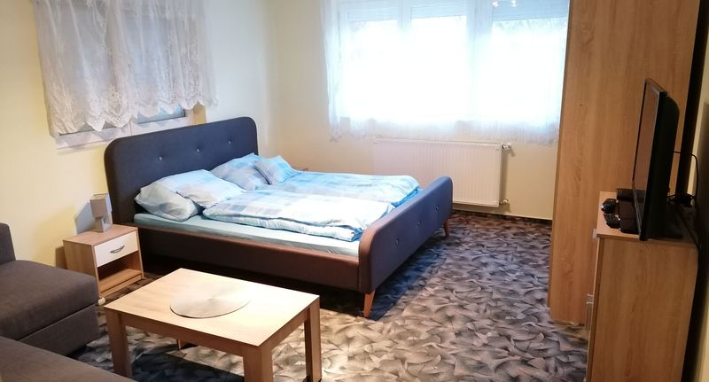 Komfort Rodinný Apartman pro 14 os. se 4 ložnicemi (s možností přistýlky) - Medencés Apartmanház Balatonfenyves, foto 1