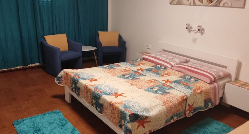 Apartman pro 7 os. se 3 ložnicemi s částečným výhledem na moře na poschodí - Apartments Maricic Novi Vinodolski, foto 1
