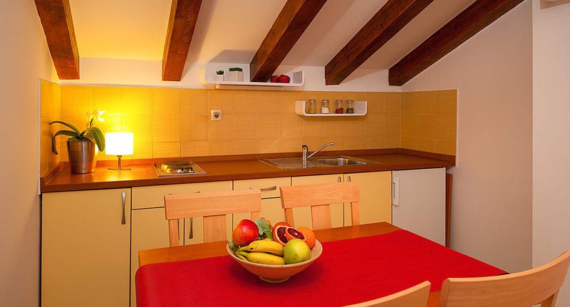 Apartman s manželskou postelí s 1 ložnicí s částečným výhledem na moře na poschodí (s možností přistýlky) - Villa Croatica Zaboric, foto 1
