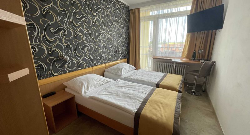 Standard Pokoj se sprchou pro 2 os. - Hotel Akademie Velké Bílovice, foto 4