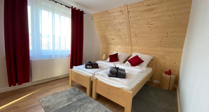Lux Apartman pro 4 os. se 2 ložnicemi s výhledem na hory - Willa Pod Wyciągiem Spytkowice, foto 1