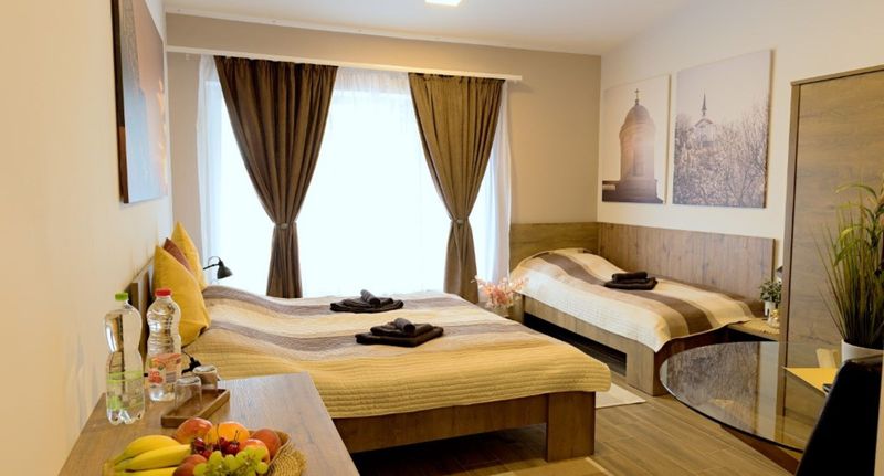 Standard Pokoj pro 3 os. s výhledem na město - eHotel Panzió Esztergom, foto 1