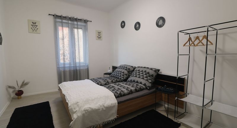 Premium Rodinný Apartman pro 6 os. se 4 ložnicemi - Black or white Apartman Szeged, foto 1