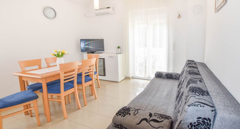Apartman pro 4 os. se 2 ložnicemi - Apartment Jadranka Biograd, foto 1