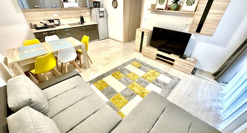 Apartman s terasou pro 6 os. se 3 ložnicemi přízemní - Pine Apartment & Pool Siófok, foto 1