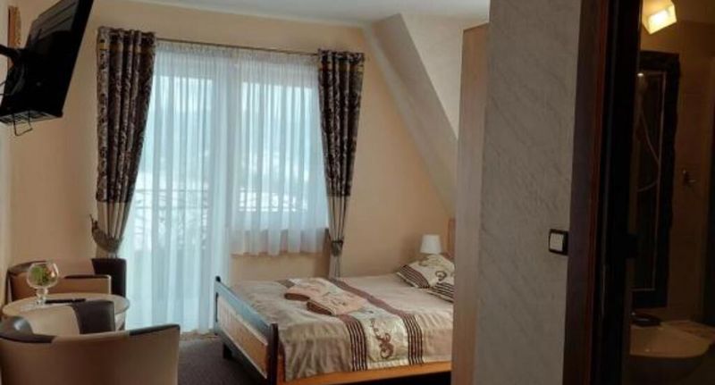 Pokoj se sprchou s manželskou postelí s výhledem na hory - Pokoje Gościnne Emma Biały Dunajec, foto 7