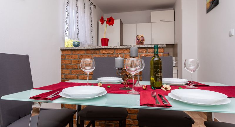 Classic Family Apartman pro 8 os. se 4 ložnicemi - Apartment Sanela Hlapa Dobrinj, foto 1