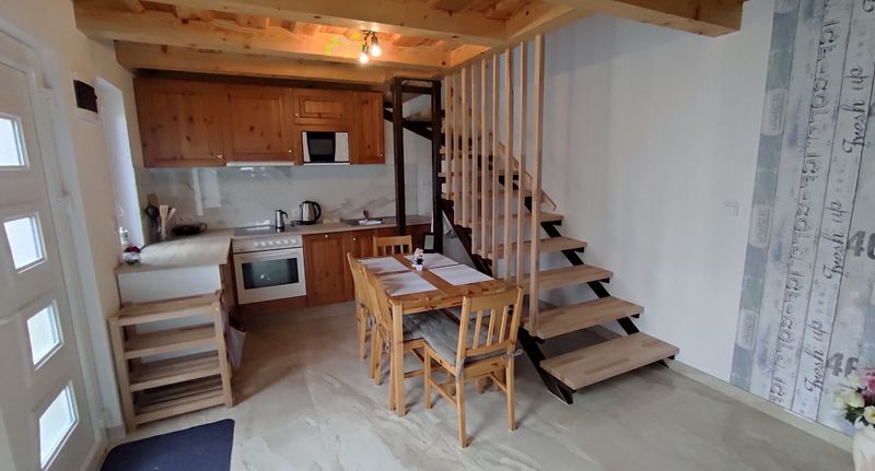 Standard Plus Apartman (jako celek) pro 6 os. s výhledem do dvora - Vadgalamb Apartmanház Lipót, foto 1
