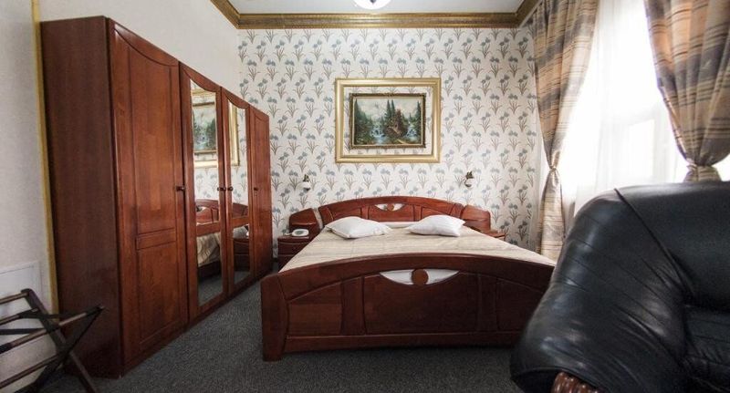 Suita s koupelnou s manželskou postelí s 1 ložnicí na poschodí (s možností přistýlky) - Hotel Bucharest Comfort Suites București, foto 1