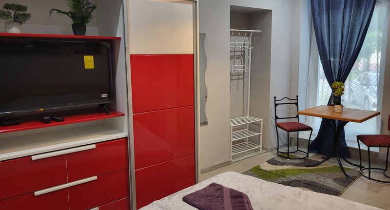 Pokoj s koupelnou s manželskou postelí přízemní - Privát Szálláshelyek Baja, foto 1