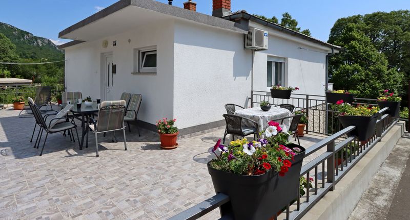 Apartman s klimatizací s terasou pro 6 os. se 2 ložnicemi A-19862-a - Apartments With Parking Space Bribir, Novi Vinodolski - 19862 Bribir, foto 1