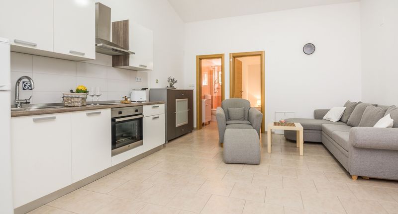 Apartman s klimatizací s terasou pro 4 os. s 1 ložnicí A-20337-b - Apartments With Parking Space Vir - 20337, foto 1
