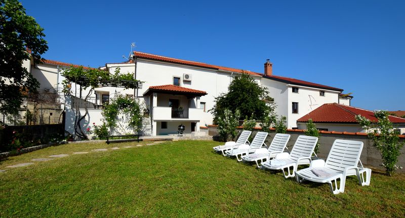 Apartman s klimatizací s terasou pro 5 os. se 2 ložnicemi K-20451 - Holiday House With A Parking Space Vantačići, Krk - 20451 Vantačići, foto 1